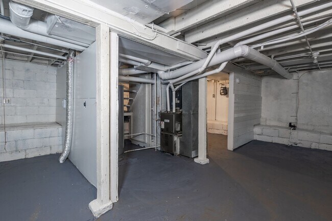 Building Photo - A Great 4BD/1.5BA Single Family Home That Has Been Recently Renovated