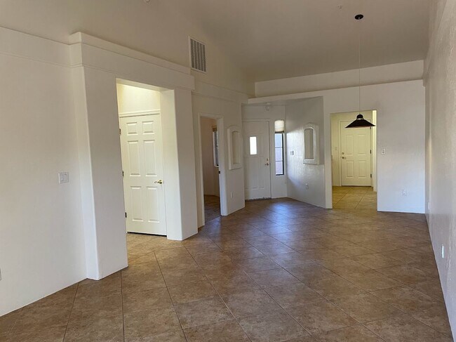 Building Photo - 811 Dusty Rose Dr
