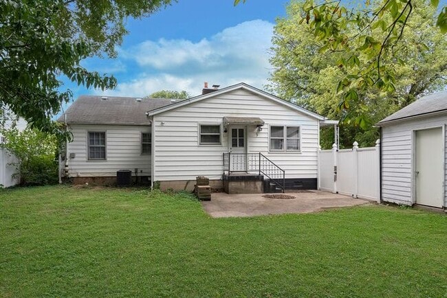 Building Photo - Great Broad Ripple Location With Fenced Backyard!