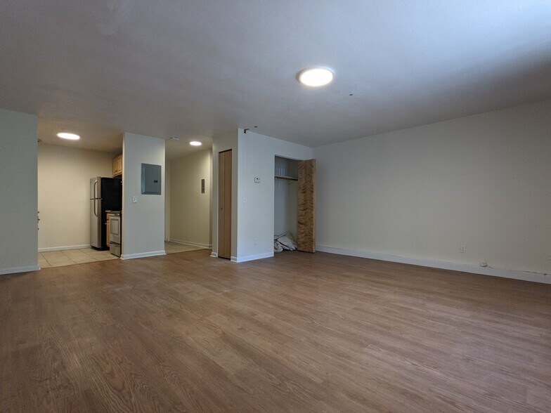 Building Photo - 94 Babcock St