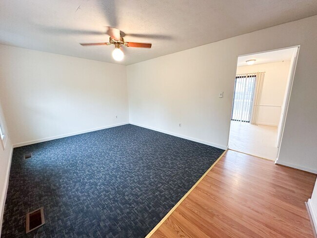 Building Photo - Move-In Ready on Large Corner Lot!
