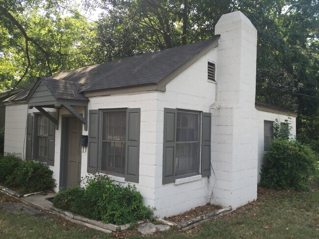 Building Photo - 2205 Camille Dr