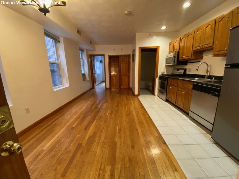 Primary Photo - 372 North St