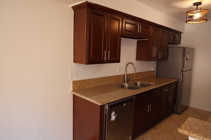 Building Photo - 5403 Newcastle Ave