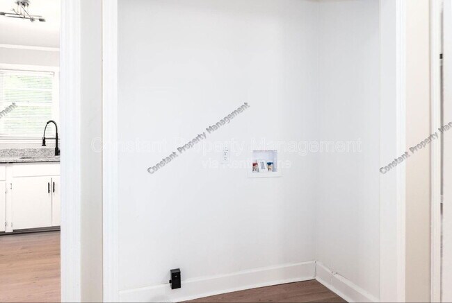 Building Photo - 489 Forest Ave