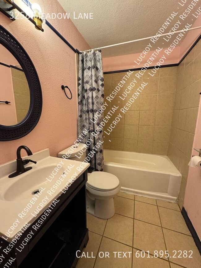 Building Photo - 3258 Meadow Ln