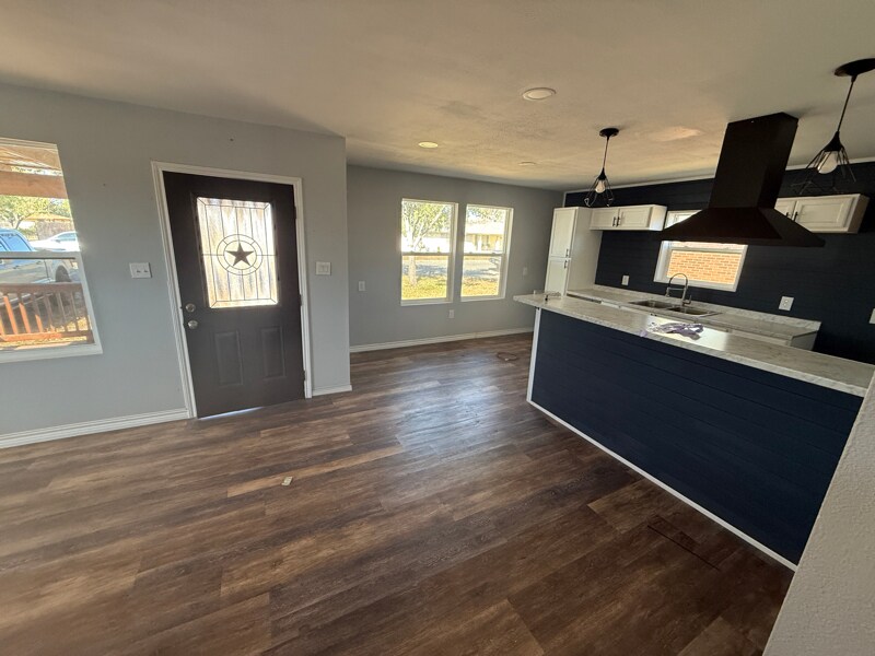 Building Photo - 411 W A Ave