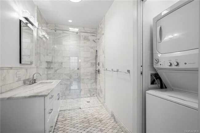 Building Photo - 26 East Pkwy