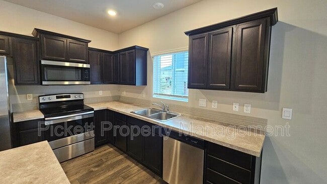 Building Photo - 6540 Yorktown Pl NE