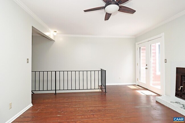 Building Photo - 573 Southampton Ct