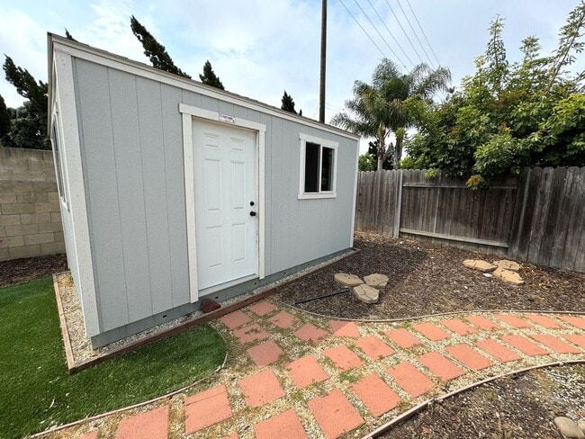 Building Photo - Quaint Home in Quiet East Ventura Neighborhood