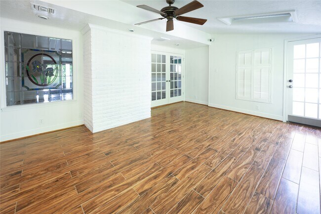 Building Photo - 7546 Maple Tree Dr