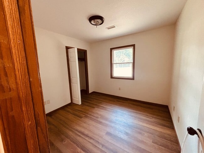 Building Photo - 1817 N Minneapolis St
