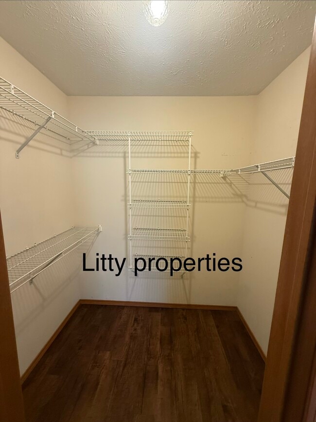 Building Photo - 1505 Stonebrook Ct