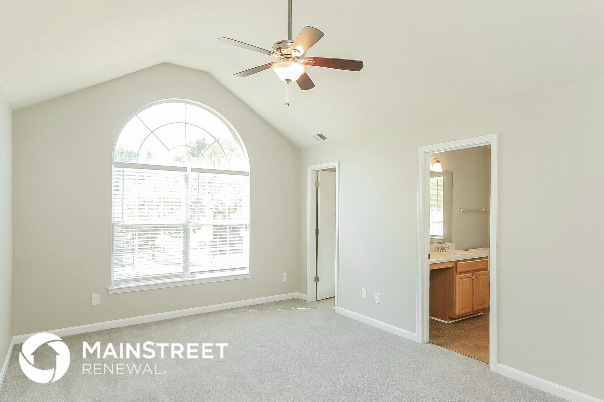 Building Photo - 3230 Diamond Blf