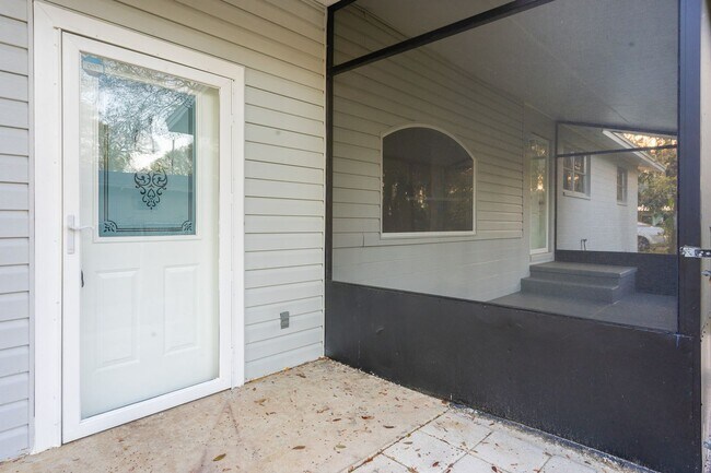 Building Photo - Stunning Remodeled 3-Bedroom Home in Prime Ormond Location