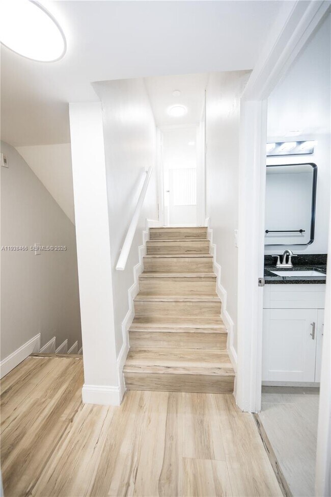 Building Photo - 755 Dotterel Rd