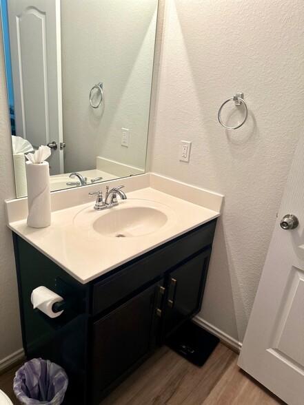 Building Photo - 1 Bollardpoint Ln