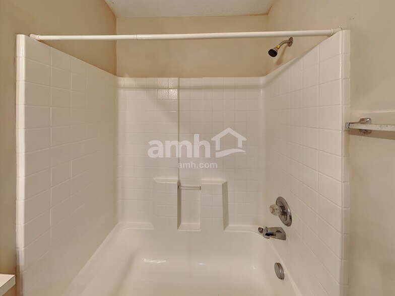 Building Photo - 10047 Perthshire Cir