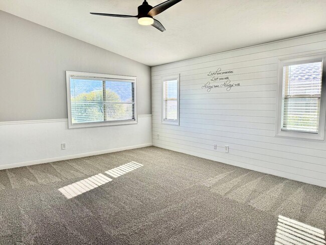 Building Photo - 12768 N Lantern Way
