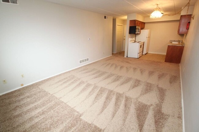 Interior Photo - ORCHARD AVE -- 149