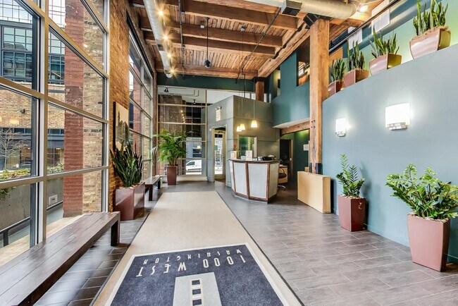 Lobby - 1000 W Washington Blvd