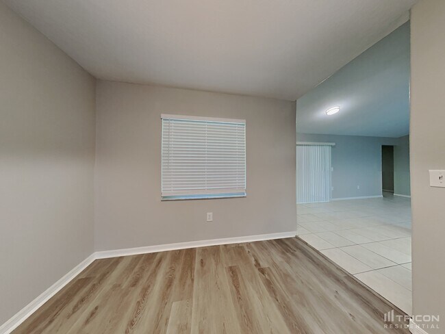 Building Photo - 5913 Fall River Dr