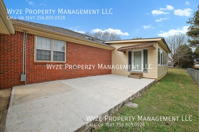 Building Photo - 2202 Manchester Cir SW
