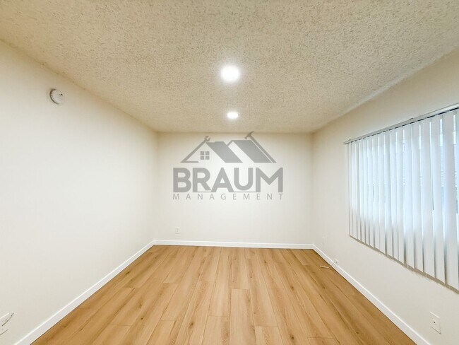 Building Photo - 13347 Victory Blvd