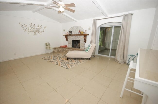 Building Photo - 10922 FM1764