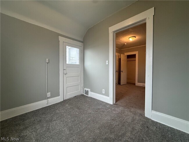 Building Photo - 3058 W 116th St