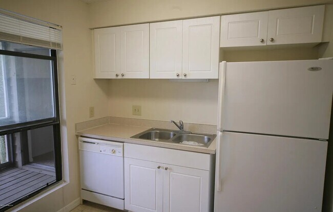 Building Photo - 10200 Belle Rive Blvd