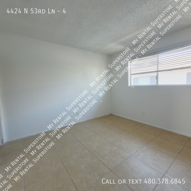 Building Photo - 4424 N 53rd Ln