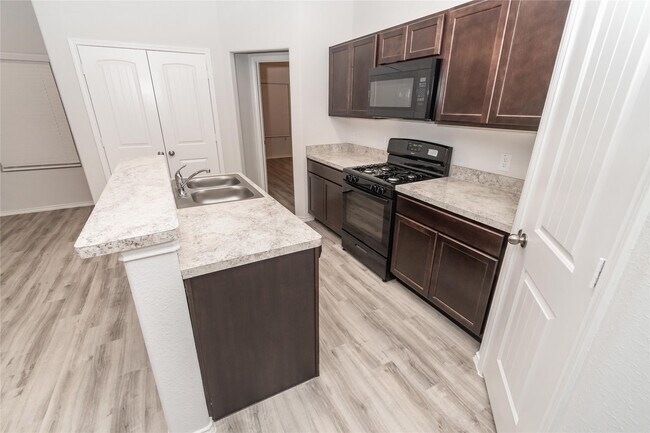 Building Photo - 2735 Madison Ct