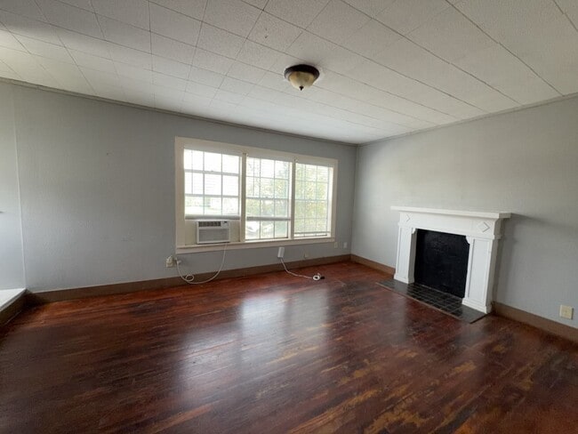 Building Photo - 1552 Lombardy St