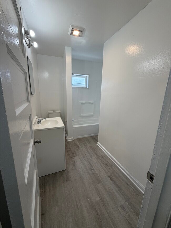 Building Photo - 321 W 29th St