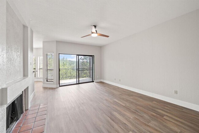 Building Photo - 4711 Spicewood Springs Rd
