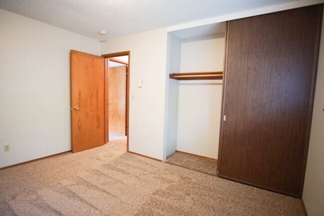 Building Photo - Mid-Century 2-Bedroom in Sullivan's Gulch-...