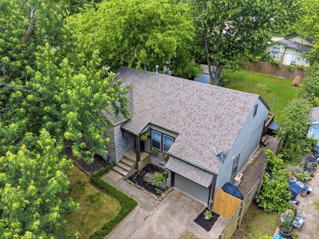 Building Photo - Charming 2-Bedroom, 1-Bath Home in Midtown