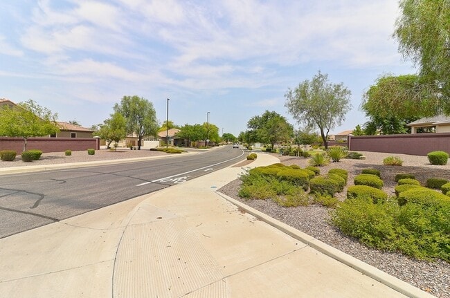 Building Photo - 3050 E Merlot St