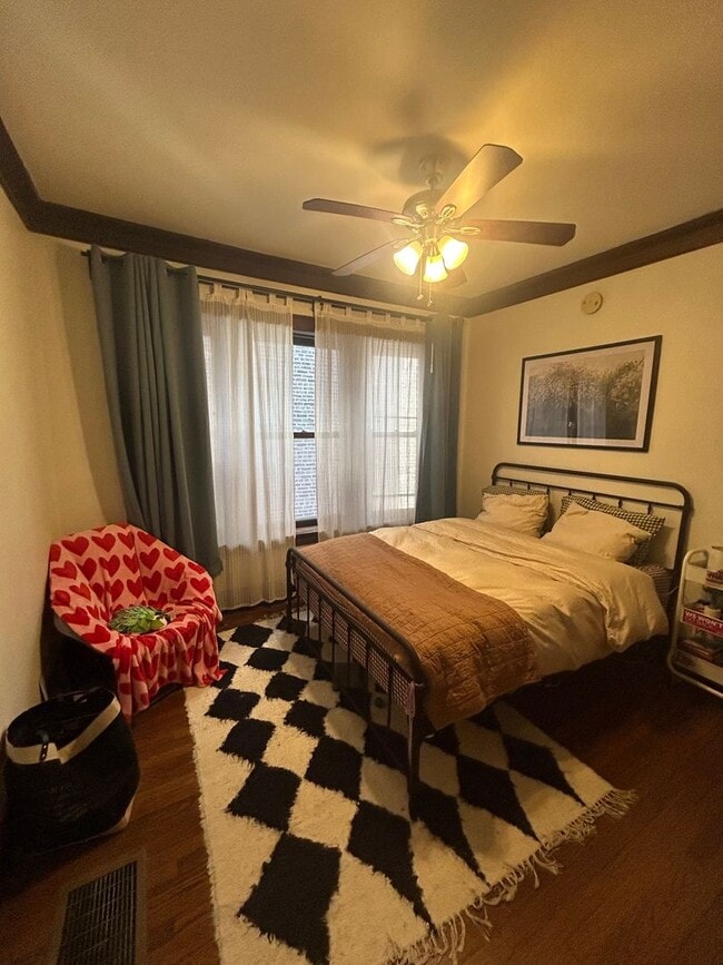 Building Photo - 1929 W Larchmont Ave