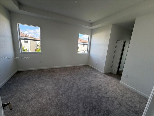 Building Photo - 2426 SE 26th Ln