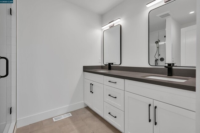 Building Photo - 226 Alderbrook Pl