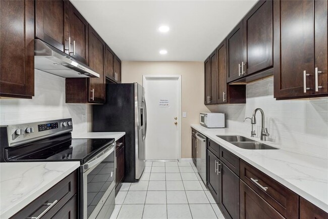 Building Photo - 11122 High Star Dr