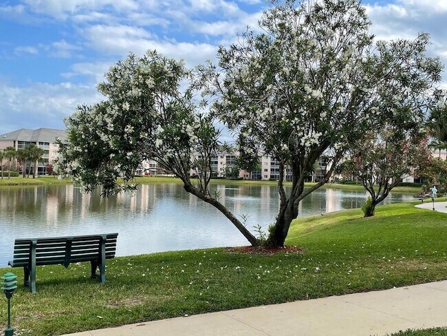 Building Photo - 353 S US Hwy 1