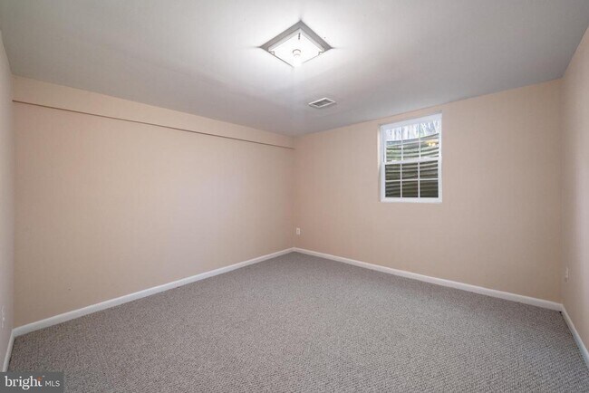 Building Photo - 1103 Burwick Dr