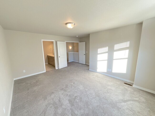 Building Photo - 4 Bedroom Townhome Available Near Tutt Blvd & E Woodmen Rd