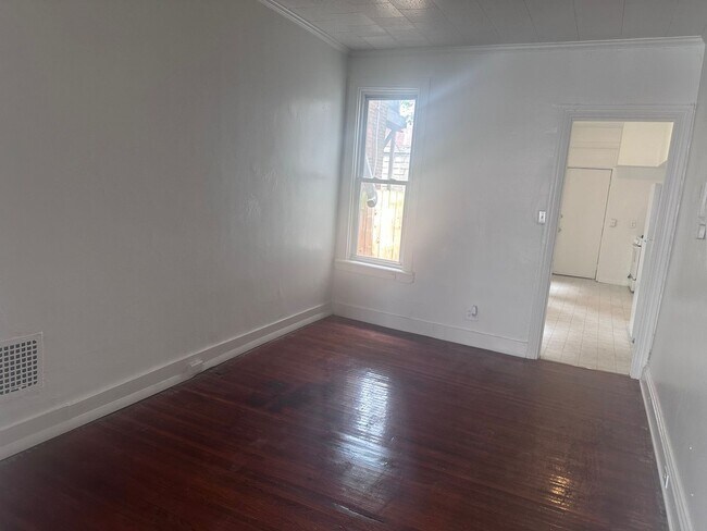 Building Photo - Spacious 5 Bedroom with Off Street Parking