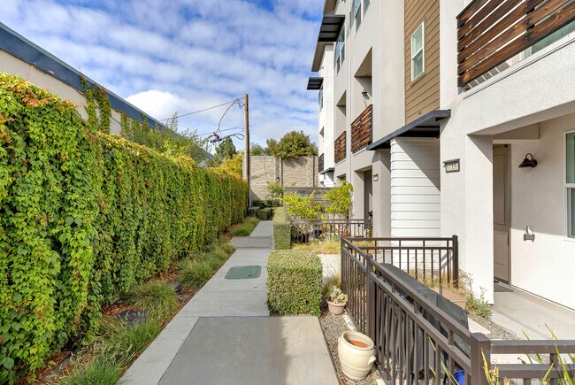 Building Photo - 37335 Duckling Ter