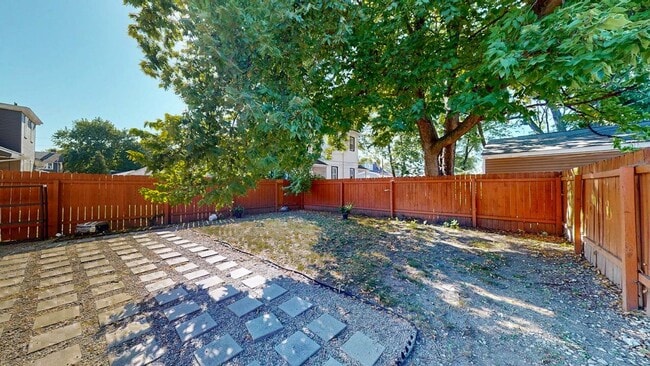 Building Photo - 511 E Deshler Ave